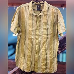 Prana men’s short sleeve, summer button up beach shirt